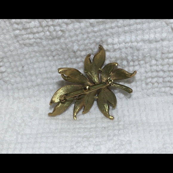 Vintage Leaf Brooch - Picture 6 of 7